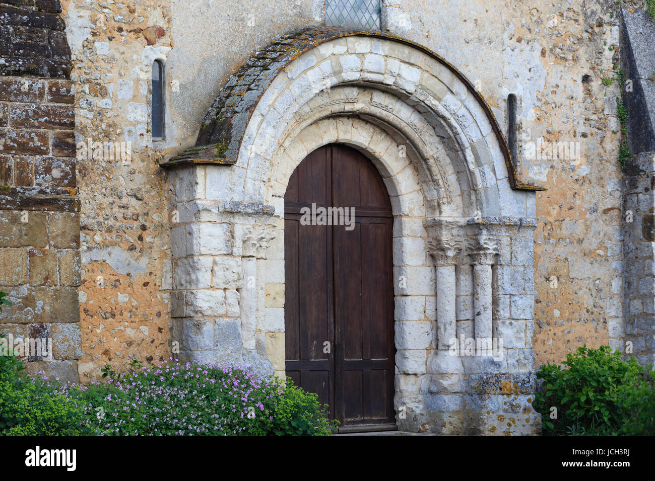 In Francia, in Orne (61), Moutiers-au-Perche, église Notre Dame du Mont-Harou, le portail // Francia, Orne, Moutiers au Perche, chiesa di Notre Dame du Mont Haro Foto Stock