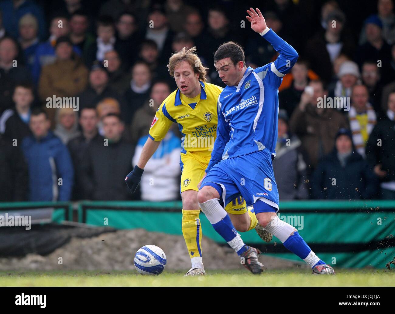 PETER THOMPSON & LUCIANO BECCHIO STOCKPORT COUNTY V LEEDS UNITED STOCKPORT COUNTY V LEEDS UNITED EDGELEY PARK, Stockport, Inghilterra 28 dicembre 2009 GAB6751 ATTENZIONE! Questa fotografia può essere utilizzata solo per il giornale e/o rivista scopi editoriali. Non può essere utilizzata per, Internet/uso Online né per le pubblicazioni riguardanti 1 player, 1 Club o 1 CONCORRENZA, senza autorizzazione scritta da parte di Football DataCo Ltd. Per qualsiasi domanda, contattare Football DataCo Ltd il +44 (0) 207 864 9121 Foto Stock