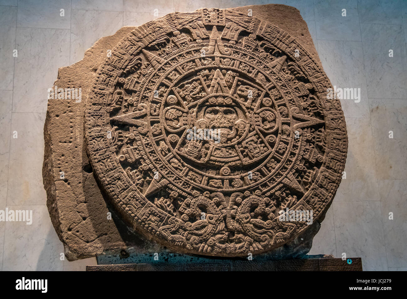 L'Aztec Sunstone presso il Museo Nazionale di Antropologia (Museo Nacional de Antropologia, MNA) - Città del Messico, Messico Foto Stock