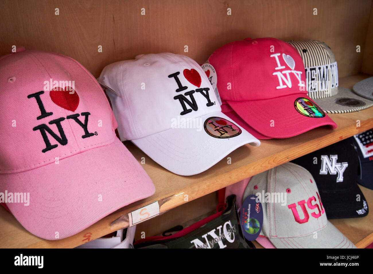 I love ny cappelli New York City acquisto di souvenir shop USA Foto stock -  Alamy
