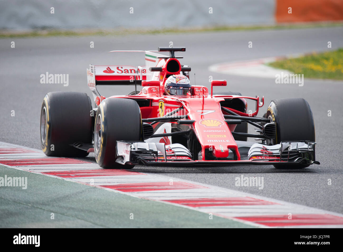 Kimi Raikkonen, driver del team Ferrari, in azione durante il secondo giorno della prova di Formula 1 sul circuito di Catalunya. Foto Stock