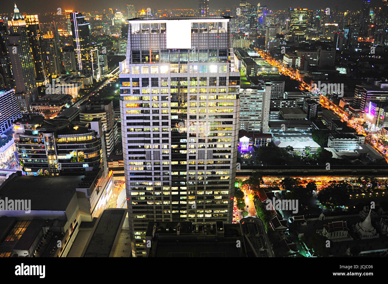 Skyline di Bangkok di notte. Vista aerea. Della Thailandia Foto Stock