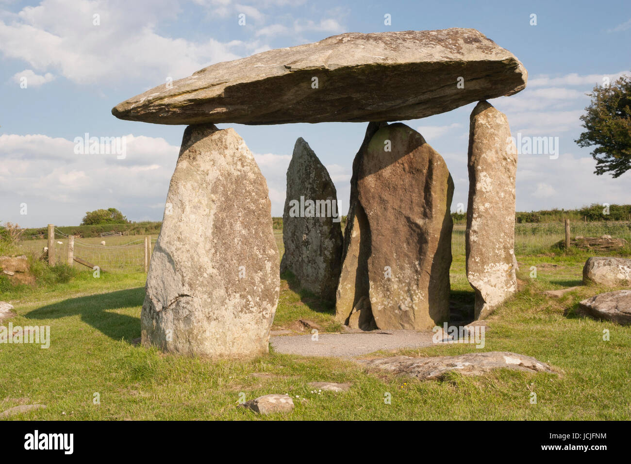 Pentre Ifan Dolmen Neolitico sepoltura camera parrocchia di Nevern Pembrokeshire Parco nazionale del Galles Foto Stock