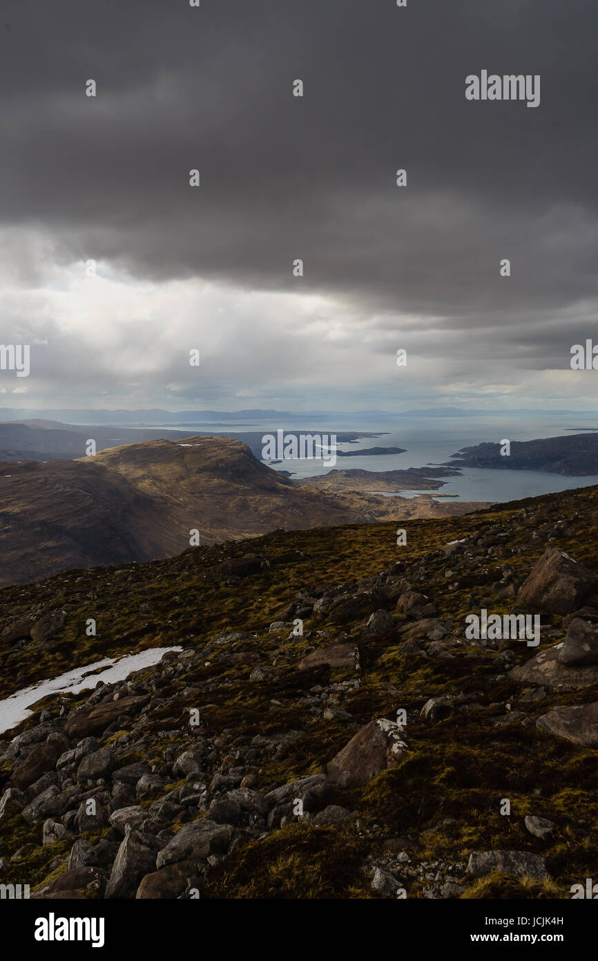 Una tempesta su Upper Loch Torridon da Beinn Damh Foto Stock