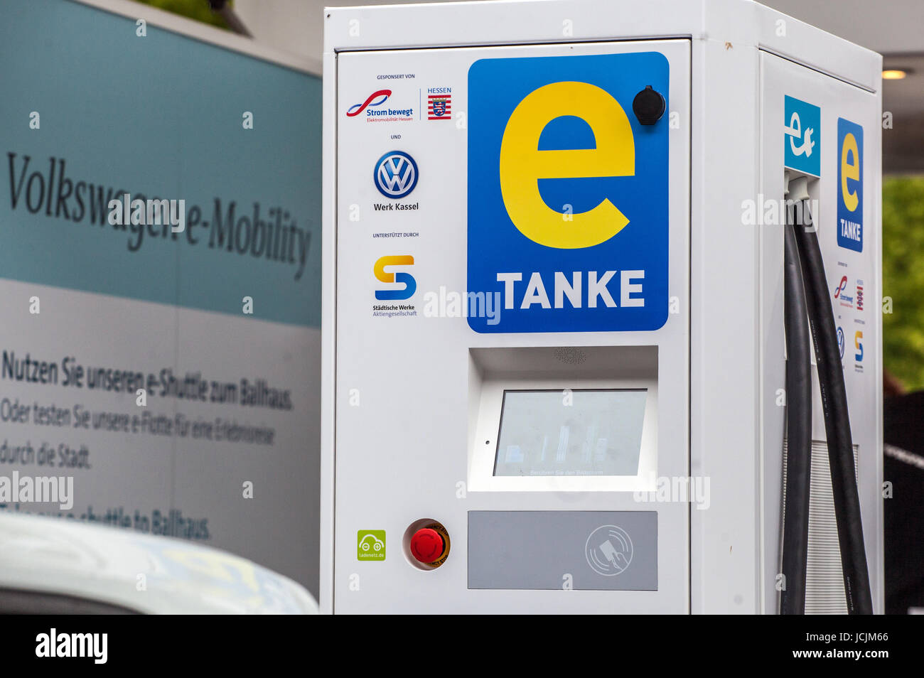 Stazione di ricarica per auto elettriche, Volkswagen, e mobilità, Kassel, Germania Foto Stock