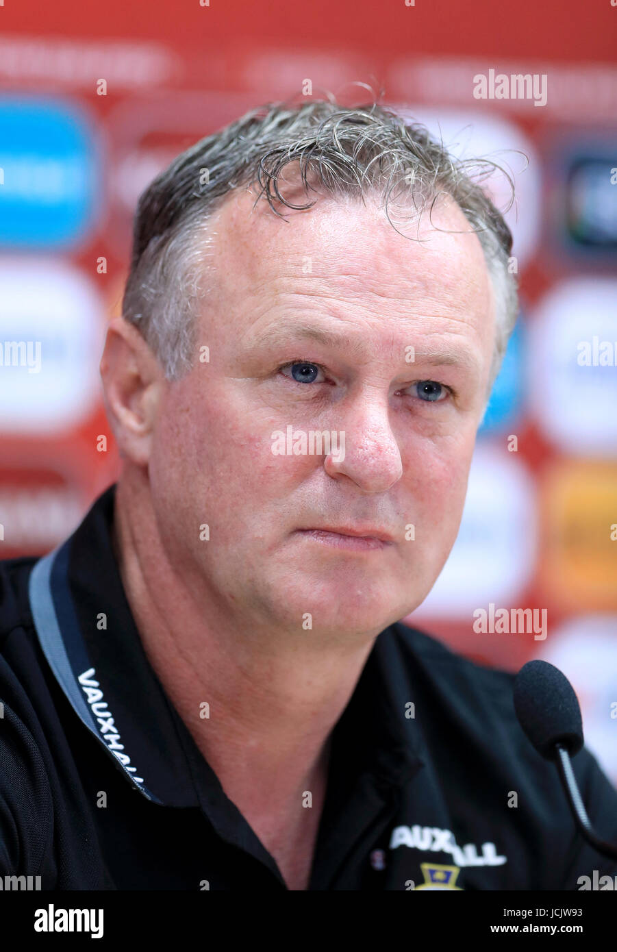 Irlanda del Nord manager Michael O'Neill nel corso di una conferenza stampa presso la Tofiq Bahramov Stadium, Baku, in Azerbaijan. Foto Stock