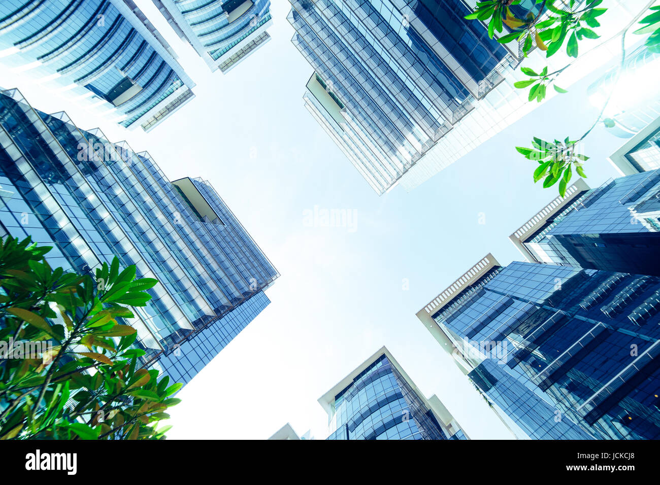 Comune di affari moderni grattacieli, alti edifici di architettura, alzando al cielo, sun. Concetti di financial, economia, futuro etc. Foto Stock