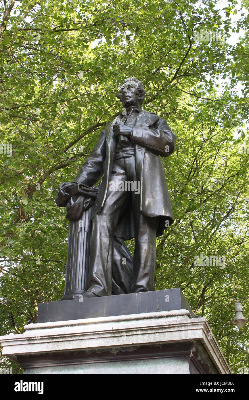 Statua della olandese del XIX secolo più Johan Rudolph Thorbecke a Thorbeckeplein, interna della città di Amsterdam, Paesi Bassi. Foto Stock