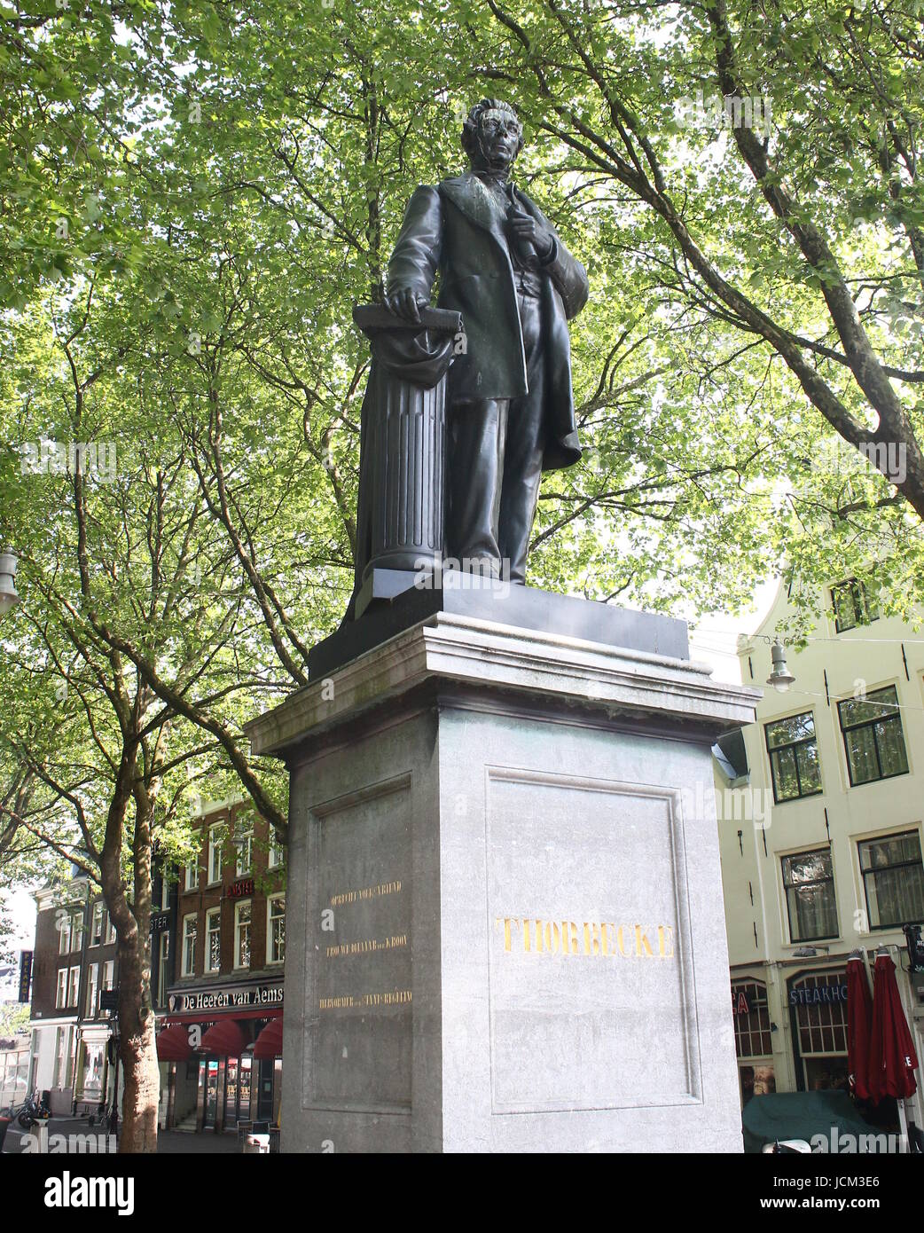 Statua della olandese del XIX secolo più Johan Rudolph Thorbecke a Thorbeckeplein, interna della città di Amsterdam, Paesi Bassi. Foto Stock