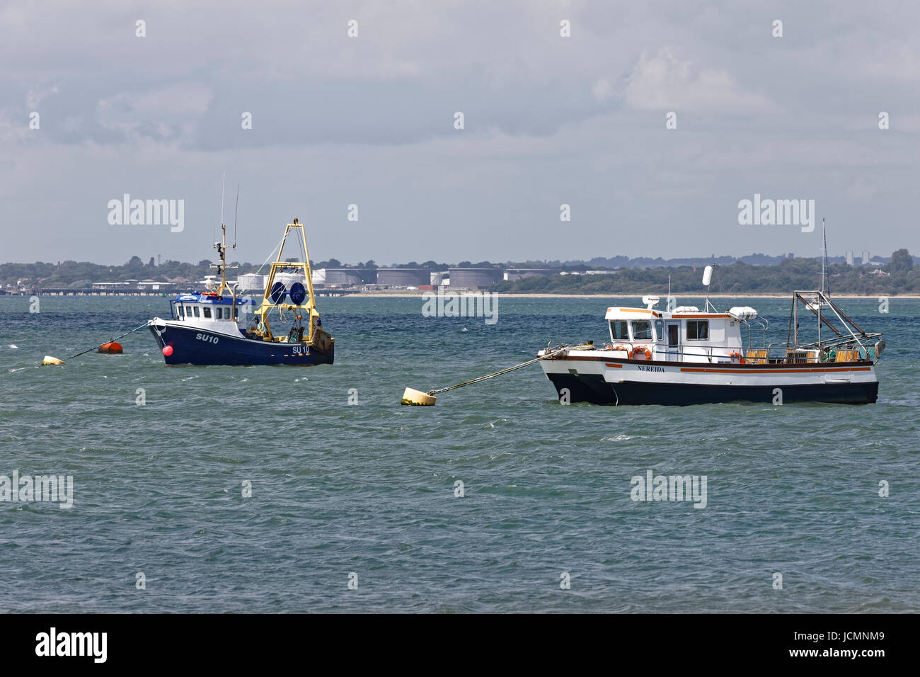 Nereida catamarano & Hampshire consigli di contea di barca di lavoro per gli studi nel campo & trawler sessioni al fianco di ispirazione SU10 un peschereccio di lavoro Foto Stock