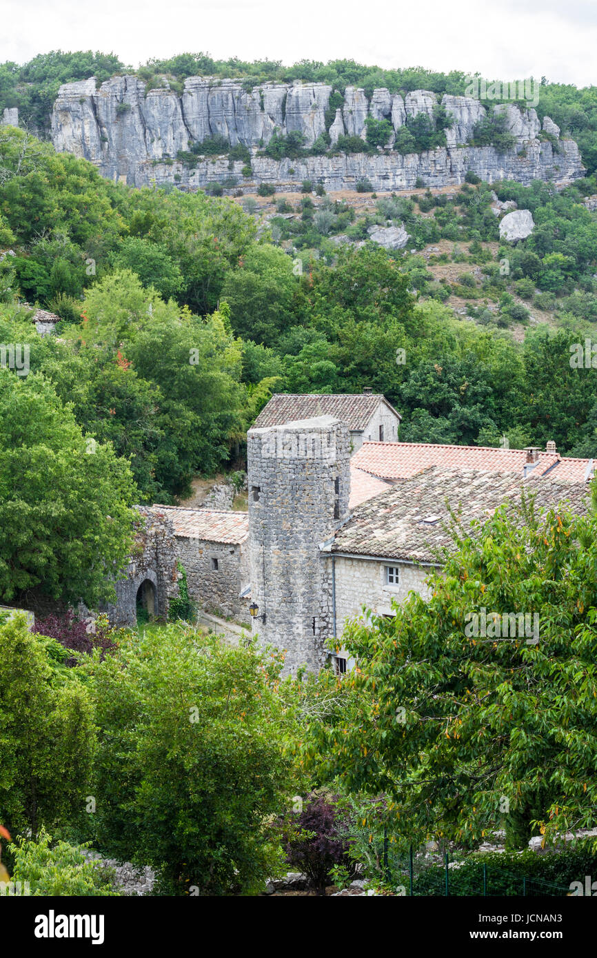 Edificio di pietra medievale città di pietra. Il sud della Francia. Foto Stock