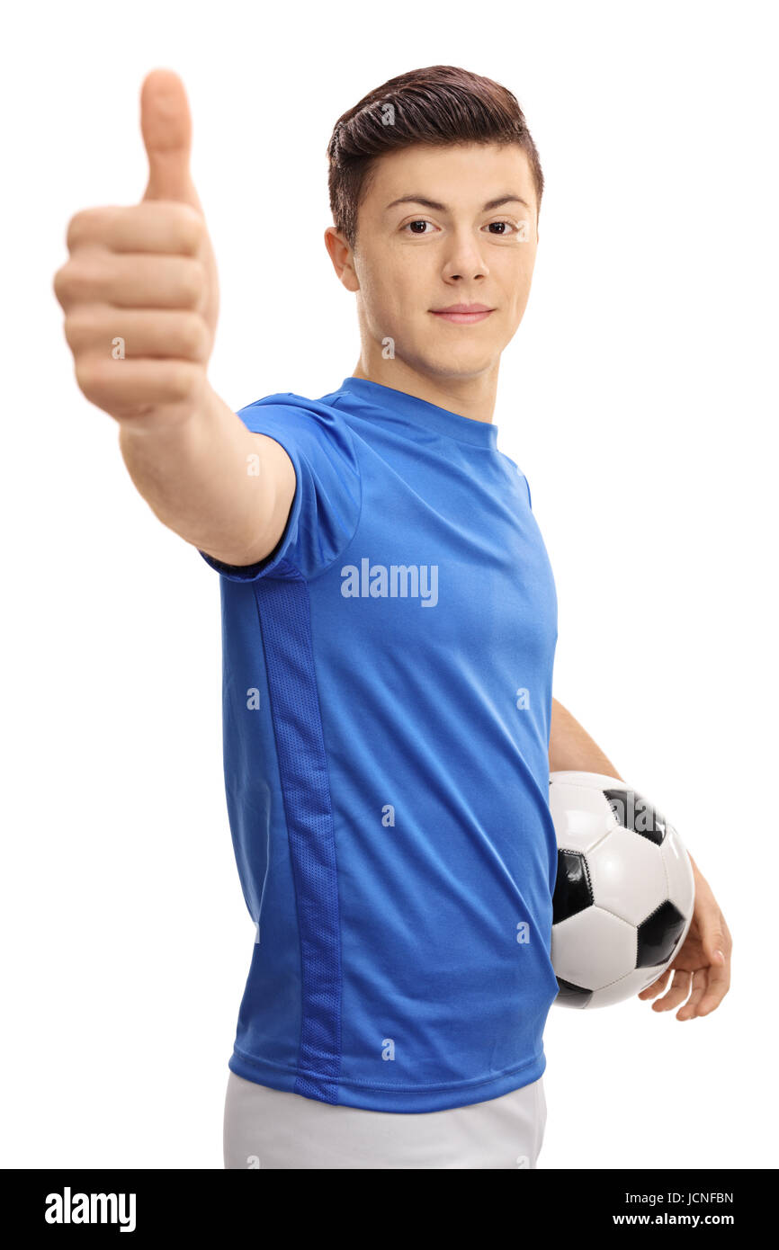 Teenage giocatore di calcio con un pallone da calcio facendo un pollice in alto gesto isolato su sfondo bianco Foto Stock