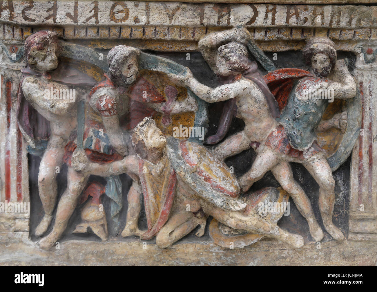La terracotta urna cineraria. Scena di cinque guerrieri merlata. Etrusca, 150-130 A.C. Chiusi, Italia. British Museum. Londra. Regno Unito Foto Stock
