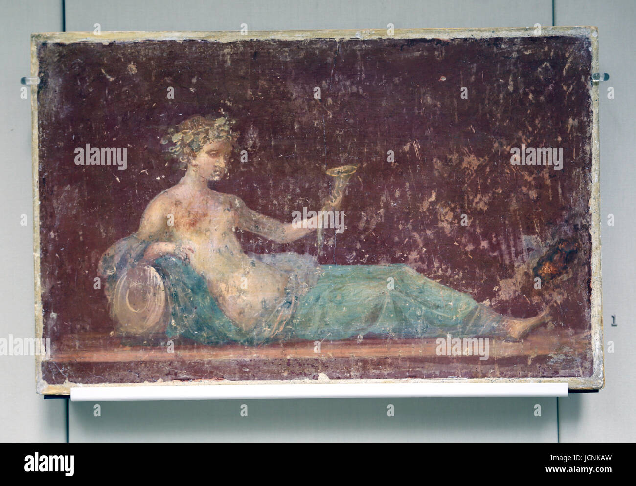 Parete di pittura: reclino Naiad (acqua-ninfa), bere da un avvisatore acustico. Roman, circa 30-50 annuncio. Da villa a Campo Varano, Stabiae, Italia. British Museum. Foto Stock