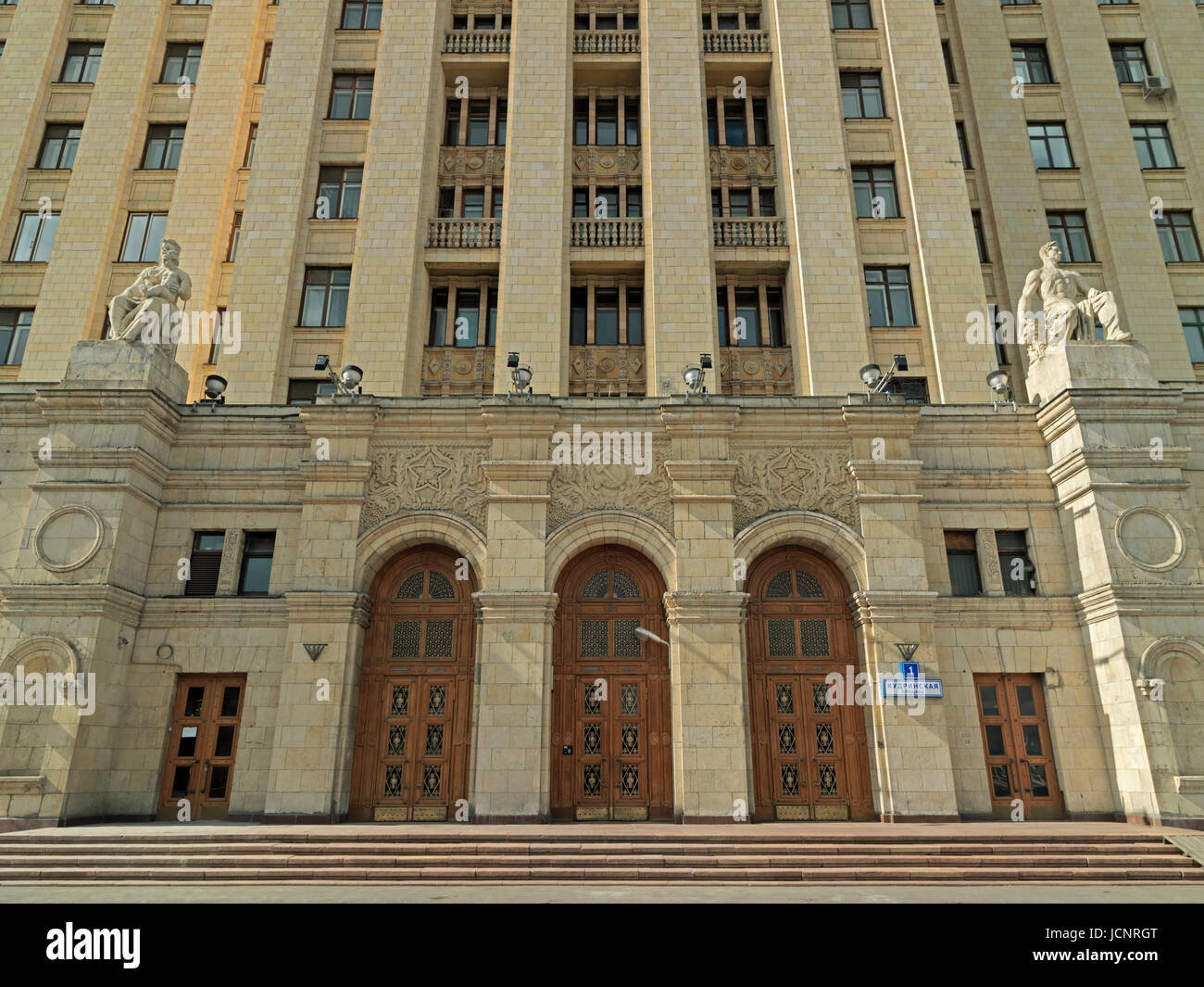 L'edificio di Stalin - Cancelli Rossi Edificio, uno dei Sette sorelle edifici, Mosca, Russia, Europa Foto Stock