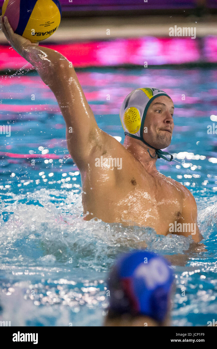 KRAGUJEVAC, SERBIA - Giugno 16, 2017: Jarrod Glichrist in azione durante il maschile di pallanuoto International amichevole tra Serbia e Australia a SC Park Aquatic Center il 16 giugno 2017 a Kragujevac, in Serbia. (Foto di Nikola Krstic / Alamy Live News) Foto Stock