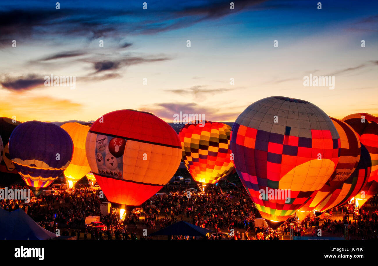 L'Albuquerque Balloon Fiesta notte magic glow. Nuovo Messico. Foto Stock