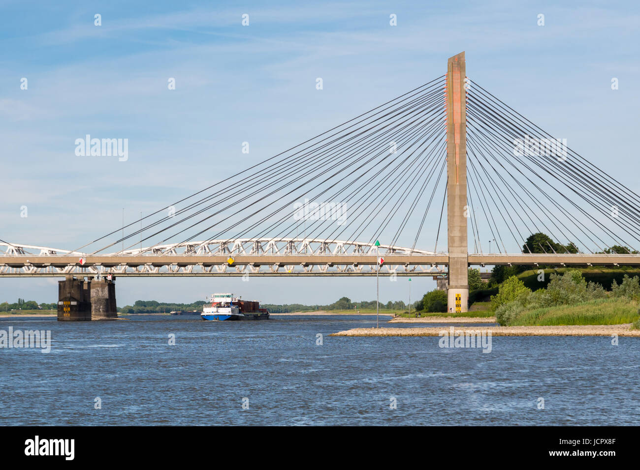 Panorama di Martinus Nijhoff Ponte e fiume Waal vicino a Zaltbommel, Gelderland, Paesi Bassi Foto Stock