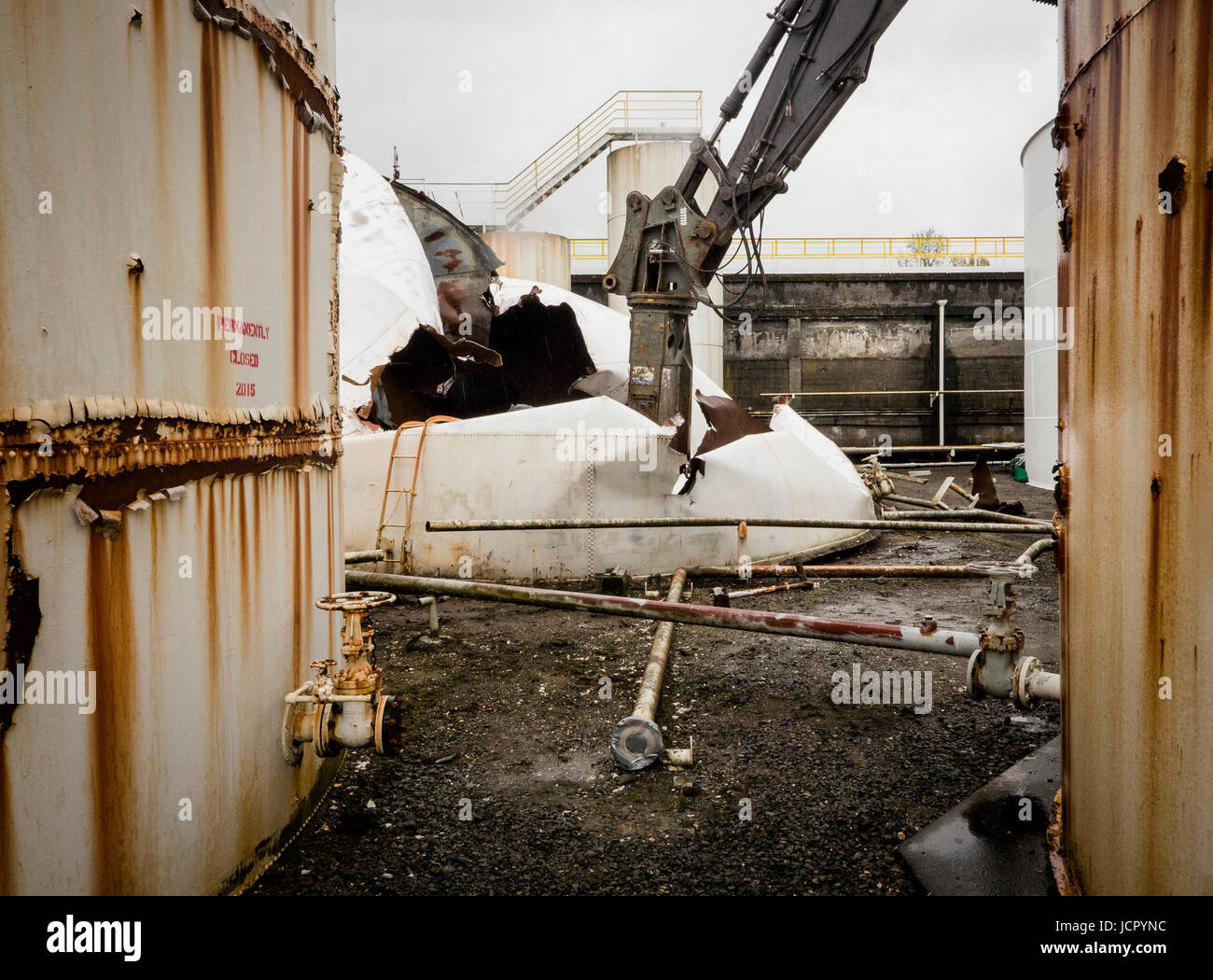 Chemical,l'olio e serbatoio benzina farm demolizione. Foto Stock
