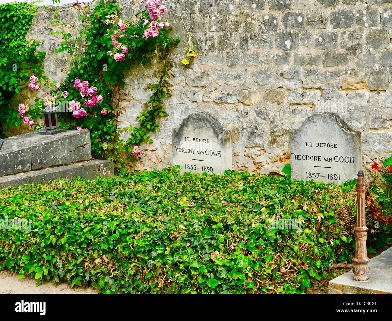 Tombe di Vincent Van Gogh e suo fratello Theo, Cimetière d'Auvers-sur-Oise, Auvers-sur-Oise cimitero, Francia, giugno 2017. Foto Stock