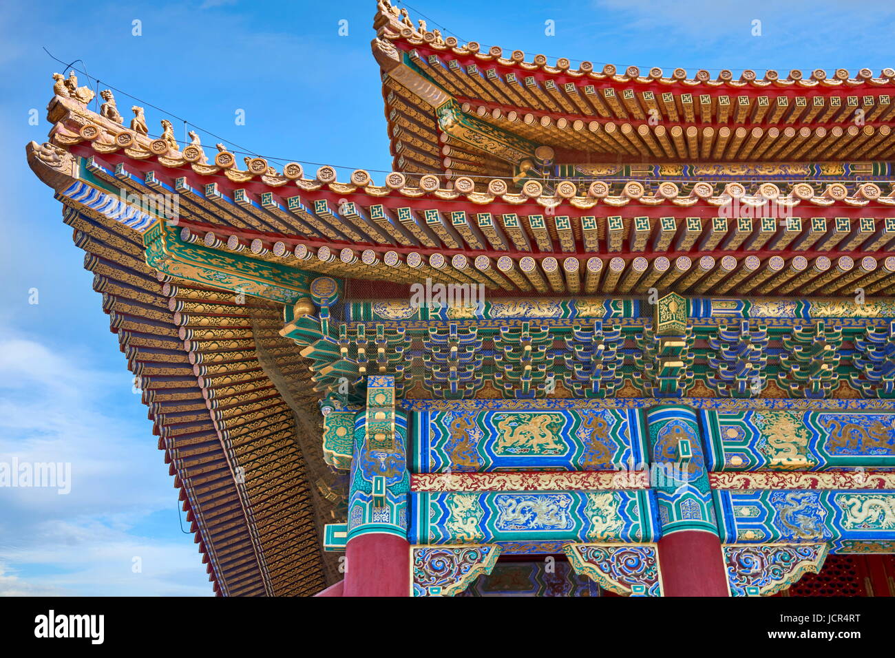 Dettaglio del tetto verniciato decorazione, Città Proibita a Pechino, Cina Foto Stock