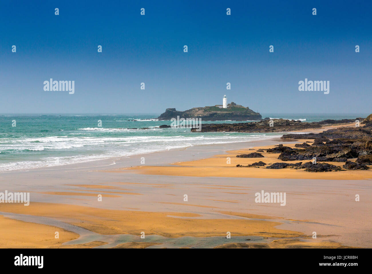 Faro di Godrevy sulla North Cornish Coast è la luce che avrebbe ispirato il Virginia Woolf a scrivere "Al Faro'. Foto Stock