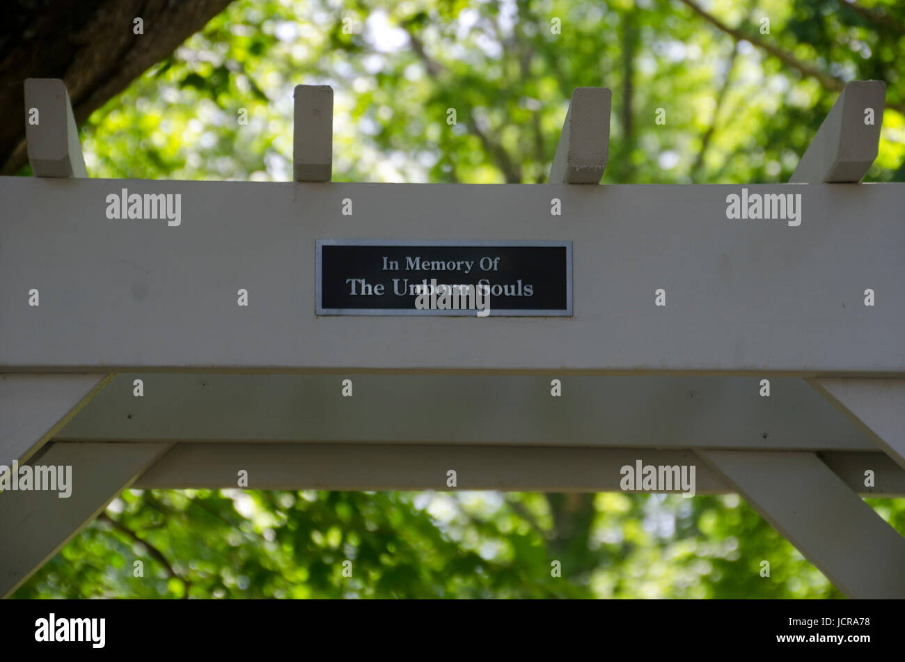 Segno nella Chiesa cattolica giardino "in memoria del nascituro anime ", Yarmouth Maine, Stati Uniti d'America Foto Stock