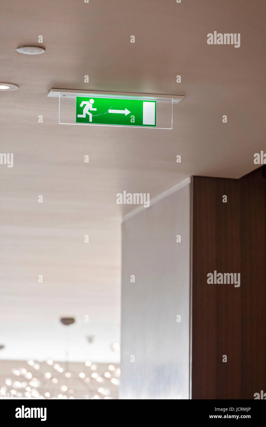 Illuminata fire exit sign Foto Stock
