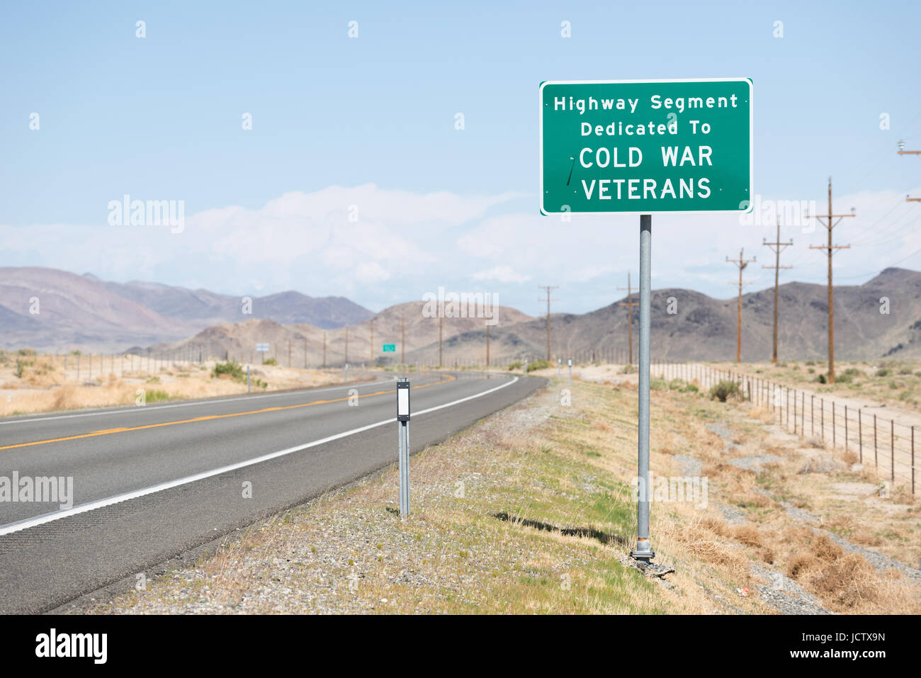 Segno di dedizione negli Stati Uniti. 95, Veterans Memorial Highway, nel Nevada. Foto Stock