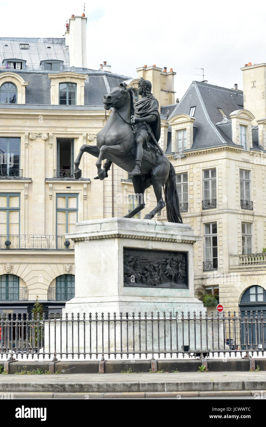 Luigi XIV la statua equestre in Place des Victoires a Parigi, Francia. Foto Stock