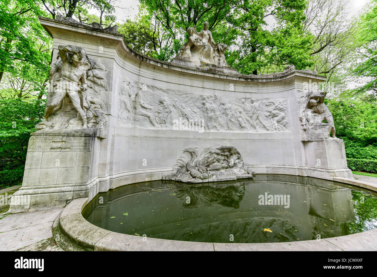 Monumento ai Caduti della coloniale belga sforzo nel Parc du Cinquantenaire di Bruxelles in Belgio Foto Stock