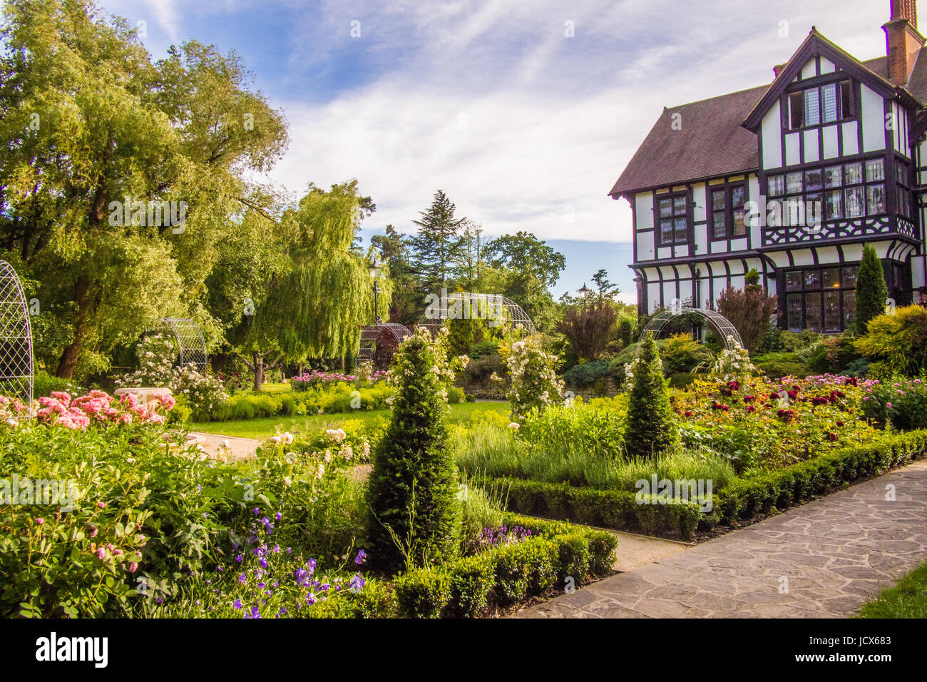 Bhaktivedanta Manor (Country house donata da George Harrison a ISKON) & giardini, vicino a Watford, Hertfordshire, Endland. Foto Stock