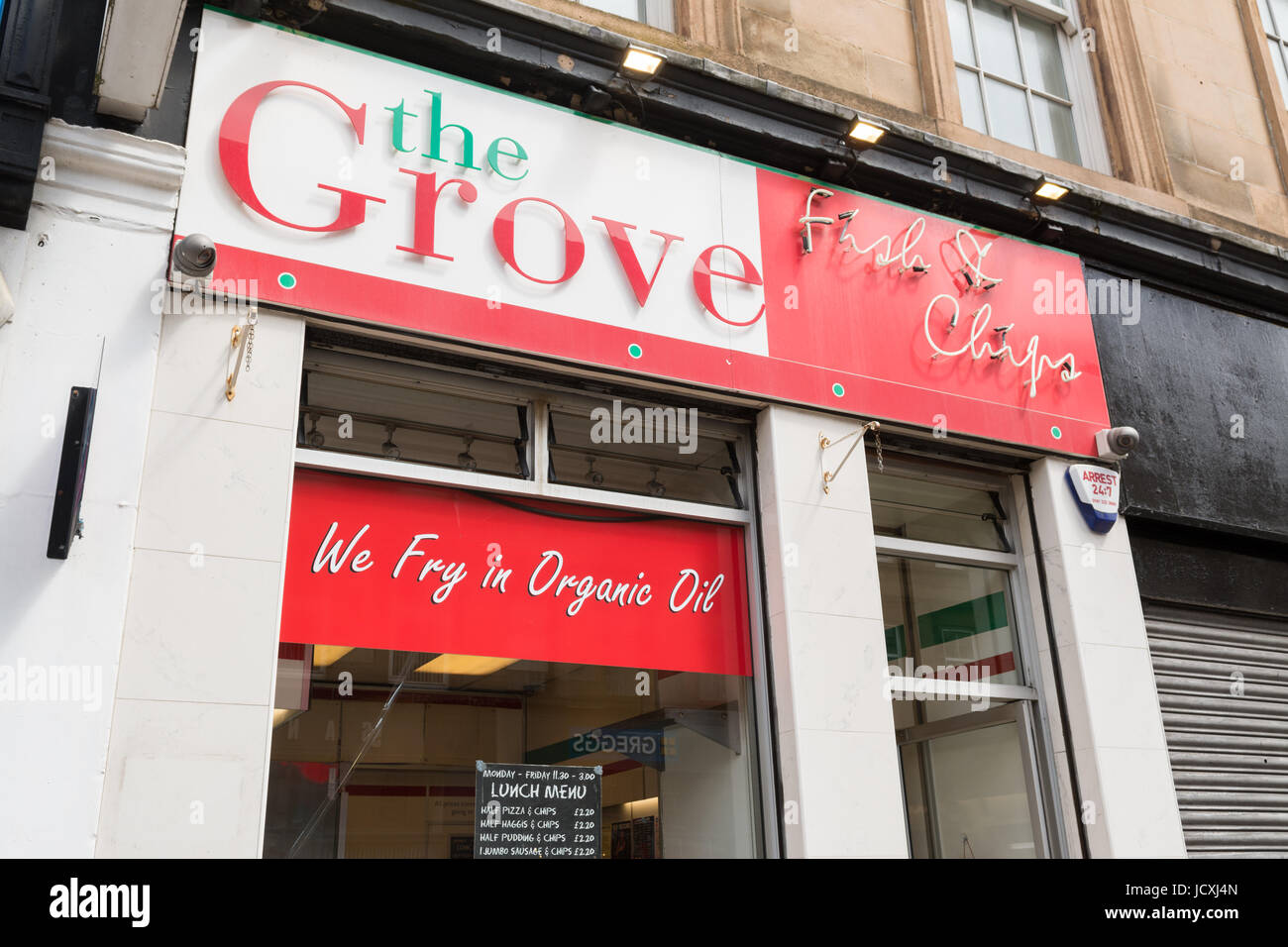 Olio biologico pubblicizzati nei pesci e nei chip shop window - The Grove pesce e chip shop - Finnieston, Glasgow, Scotland, Regno Unito Foto Stock