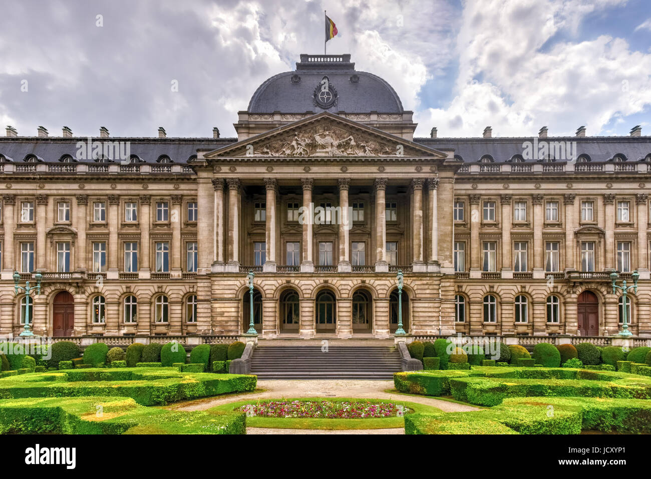 Il Palazzo Reale di Bruxelles in Belgio. È il palazzo ufficiale del re e la regina dei belgi nel centro della capitale della nazione di Bruxelles. Foto Stock