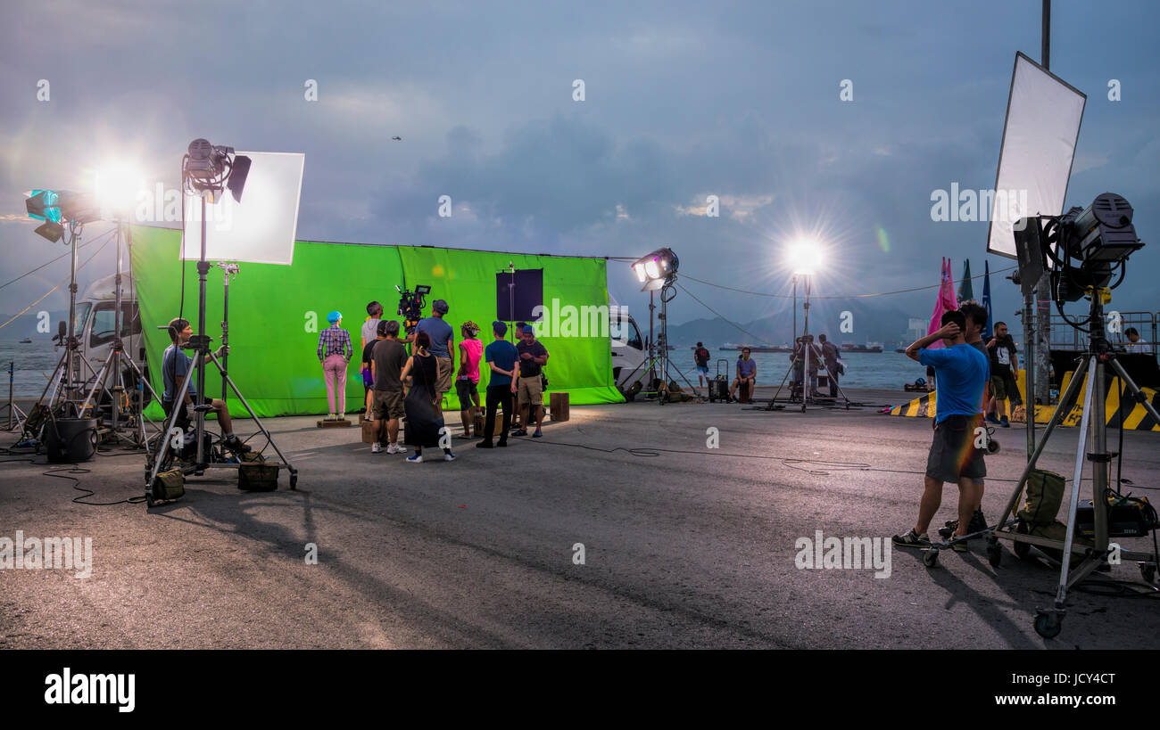 Asian filmato ripreso di fronte a uno schermo verde, Hong Kong, Cina. Foto Stock