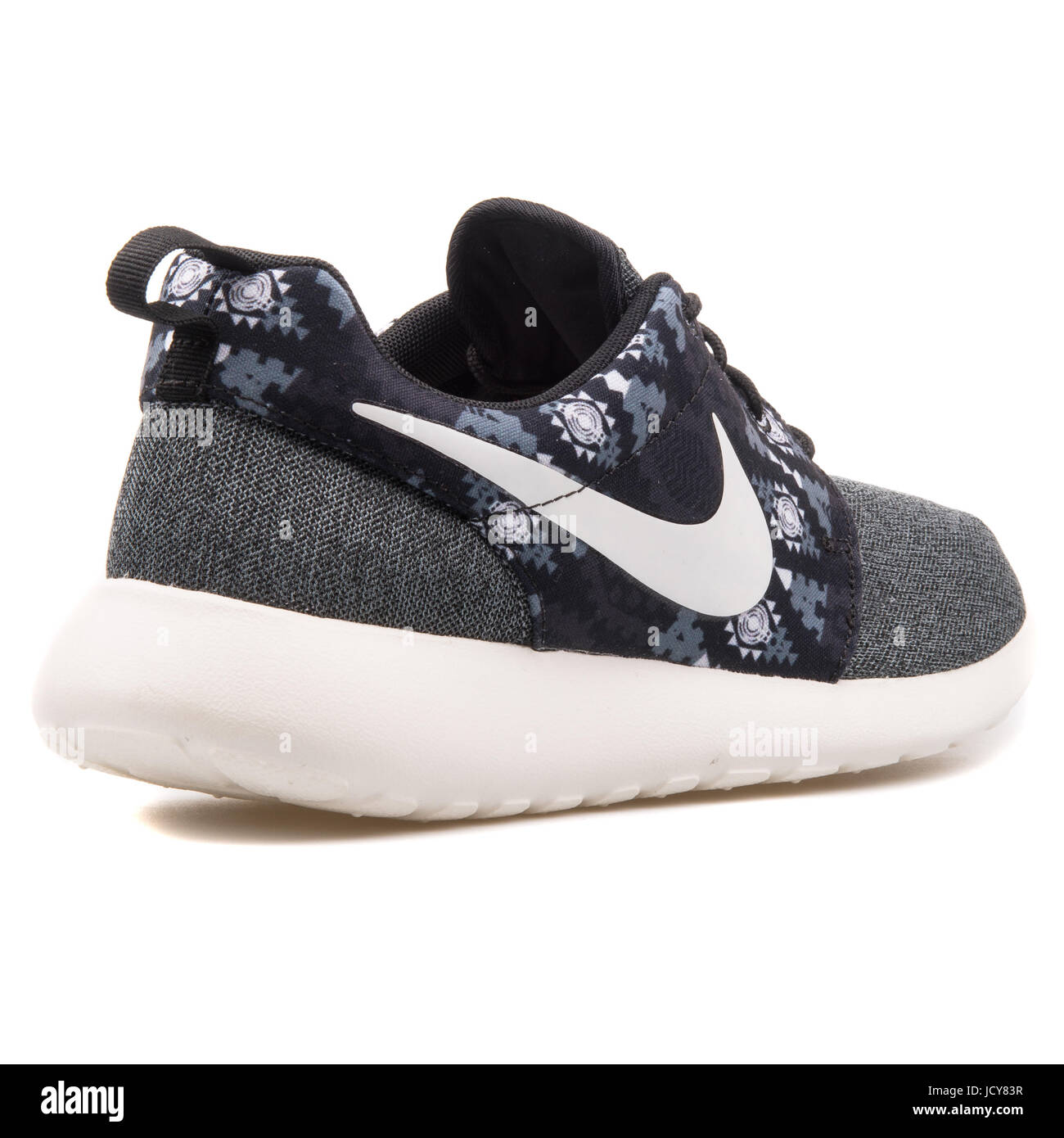 Roshe run uomo shop nere