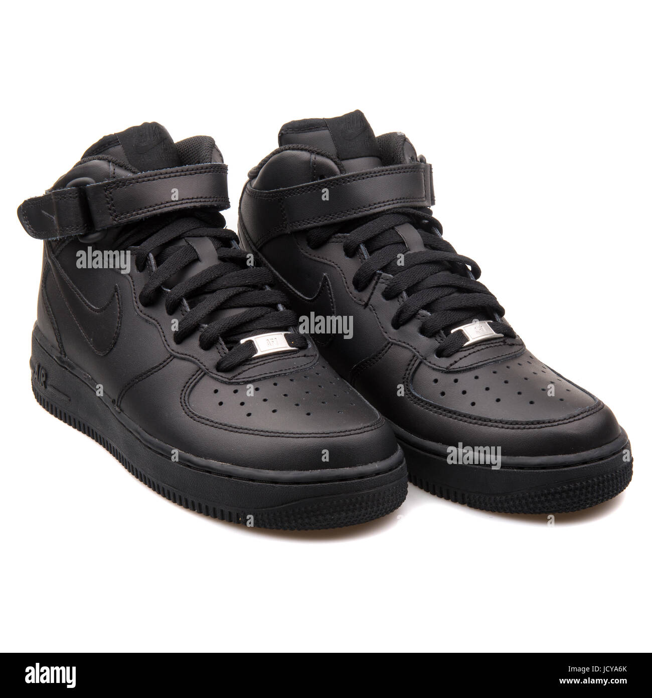 Nike Air Force 1 Mid GS nero di gioventu scarpe sportive 314195 004 Foto stock Alamy
