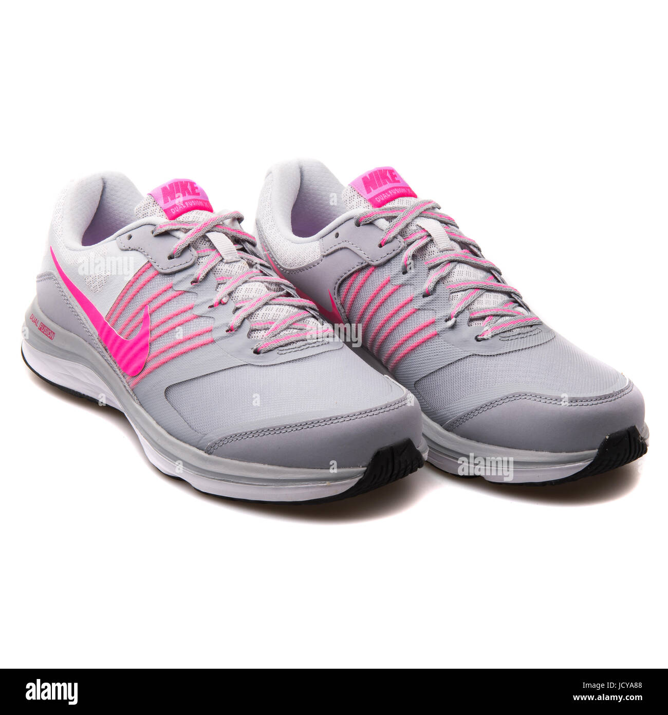 WMNS Nike Dual Fusion X Lupo grigio e rosa per donna scarpe running -  709501-006 Foto stock - Alamy