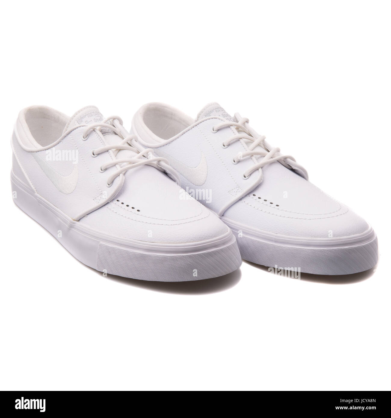 Nike Zoom Stefan Janoski L Bianco Pelle maschile di scarpe per la corsa su  skateboard - 616490-110 Foto stock - Alamy