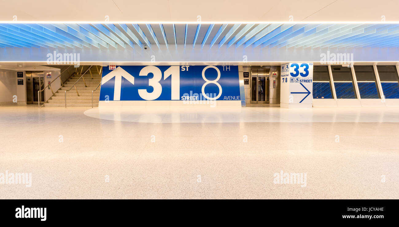 New York City, NY - Giugno 15, 2017: aperto recentemente Penn Station rinnovo al di sotto del James A. Farley Post Office, Manhattan New York City Foto Stock