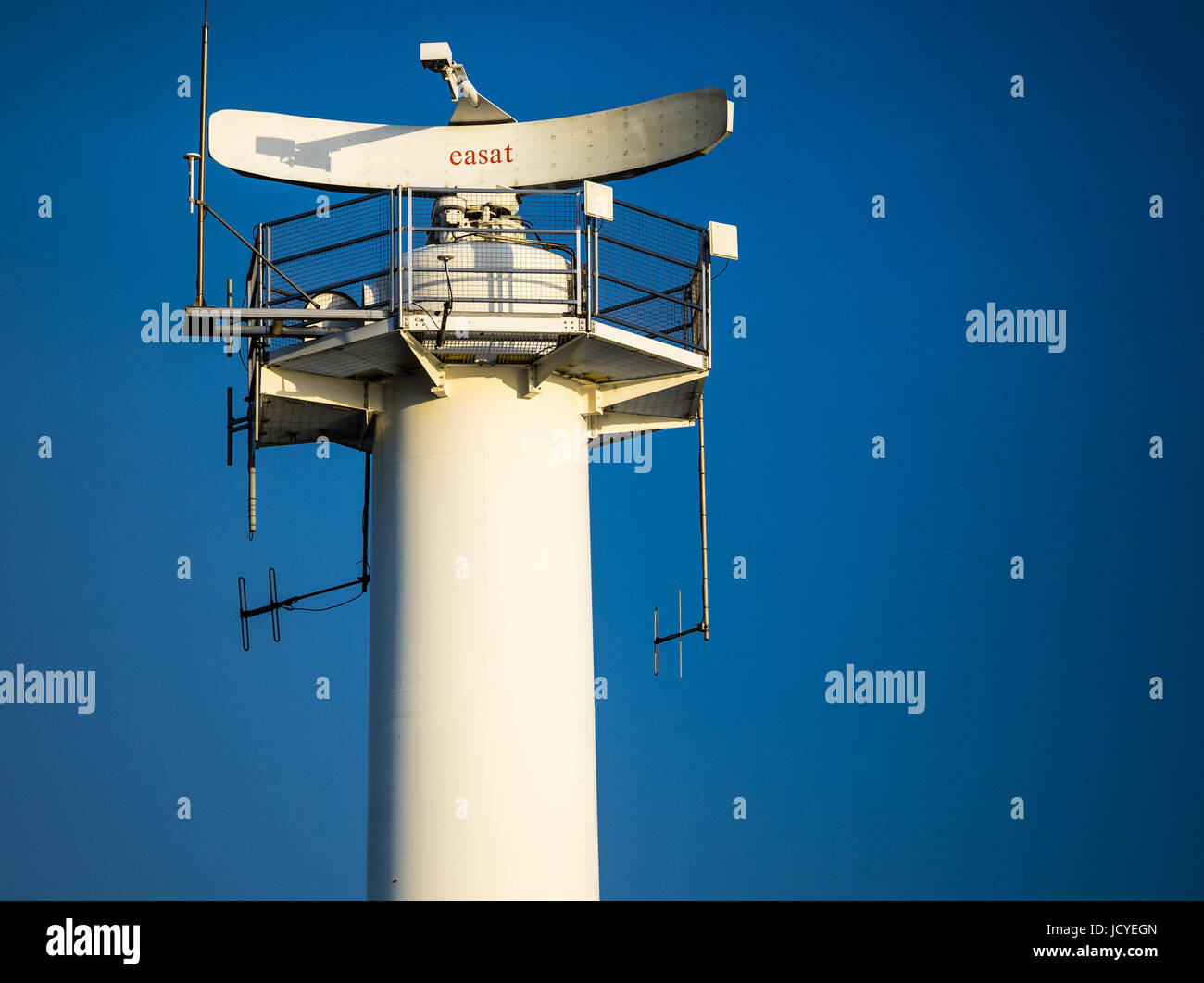 Il Marine Easat Radar all'ingresso del porto di Felixstowe nel Suffolk, Regno Unito. Felixstowe è la UKs contenitore principale porto di spedizione. Foto Stock