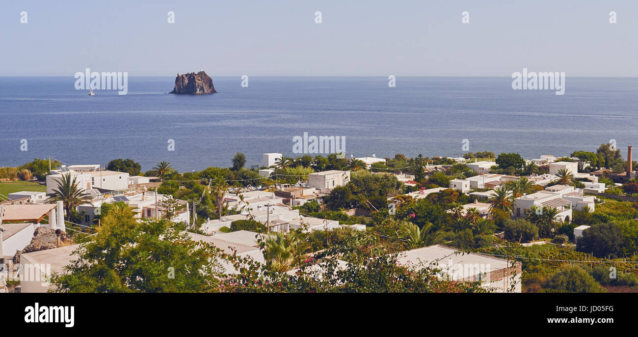 Isole Eolie - Strombolicchio (siciliana, piccola Stromboli) è una piccola isola vulcanica delle Isole Eolie o Lipari - Sicilia - Italia Foto Stock