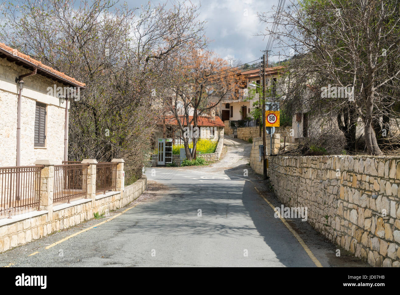 Villaggio Kedares, centrale per industria vinicola, Monti Troodos, Paphos, Cipro Foto Stock