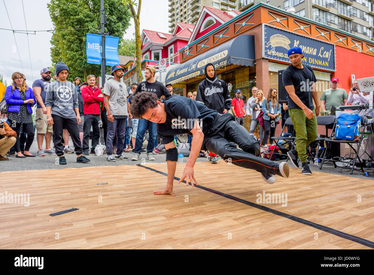 Hip Hop Break dance Demo e concorrenza, la Giornata senza automobili, West End di Vancouver, British Columbia, Canada. Foto Stock