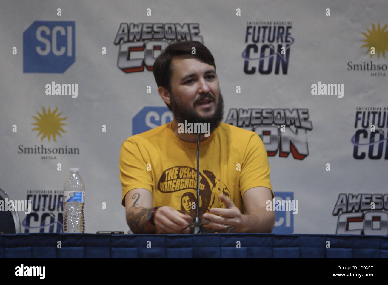 Washington, DC, Stati Uniti d'America. 17 Giugno, 2017. Wil Wheaton, degli spettacoli televisivi come Star Trek: di prossima generazione e il filmato in Stand By Me, parlando durante una sessione di domande e risposte moderato da attrice Clare Kramer all incredibile con 2017. Credito: Evan Golub/ZUMA filo/Alamy Live News Foto Stock