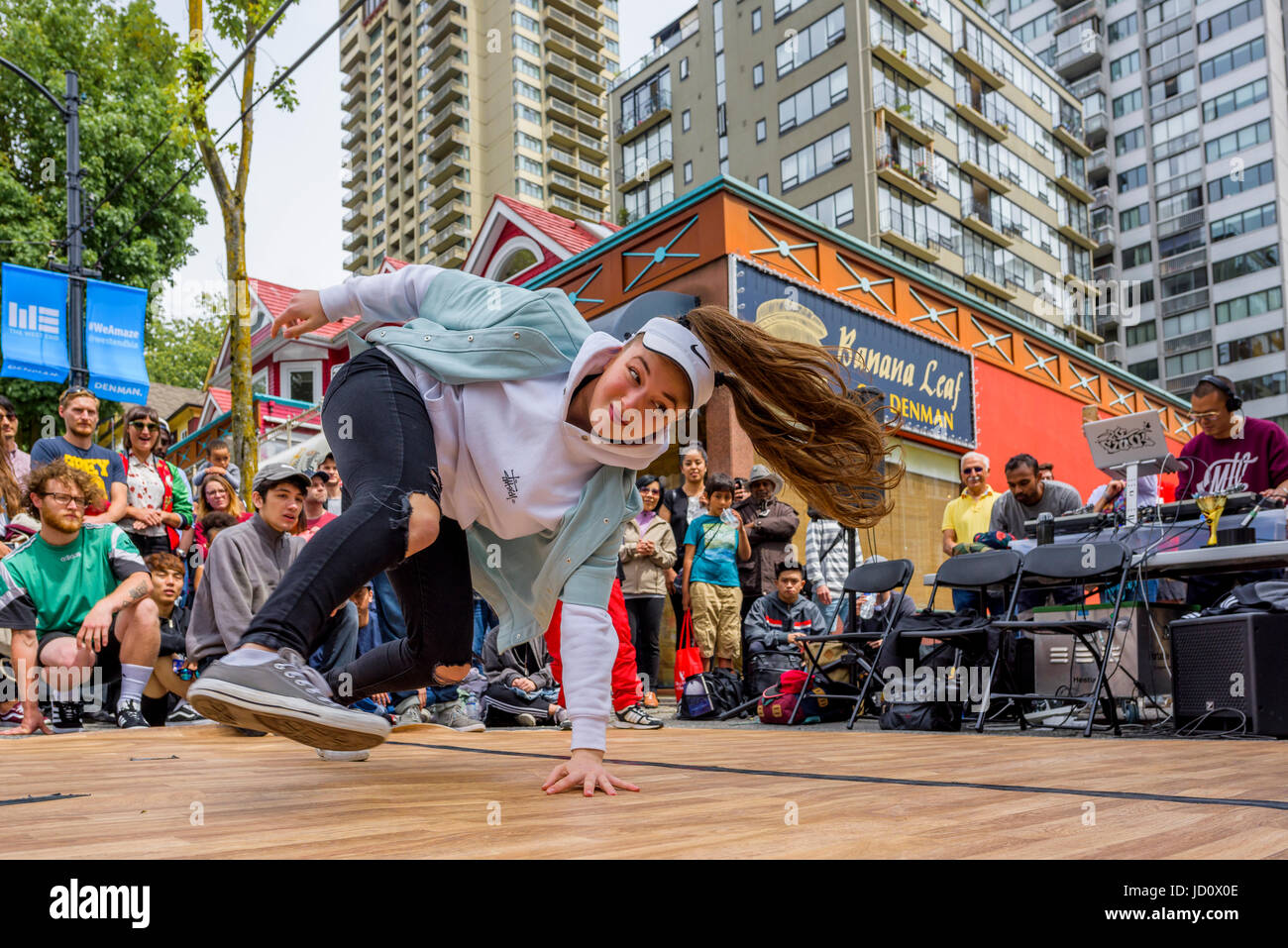 Hip Hop Break dance Demo e concorrenza, la Giornata senza automobili, West End di Vancouver, British Columbia, Canada. Foto Stock