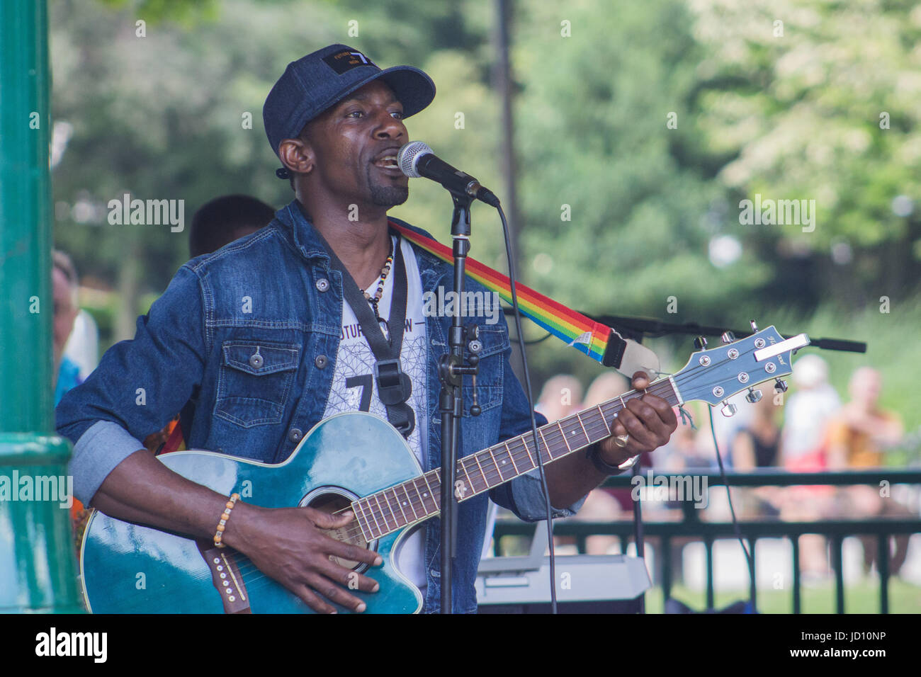 Scafo segnerà nazionale per i rifugiati settimana con una settimana in programma a partire da sabato (17 giugno), prima di scafo diventa una città ufficiale del Santuario sulla giornata mondiale del rifugiato (martedì 20 giugno). Gli eventi inizia il sabato con gig nei giardini - un festival di musica in Queens Gardens celebra la diversità britannico sia localmente che da più ampie parti del Regno Unito. gig nei giardini è anche parte del grande insieme, dove migliaia di celebrazioni sono previste per onorare e celebrare la memoria di jo COX Foto Stock