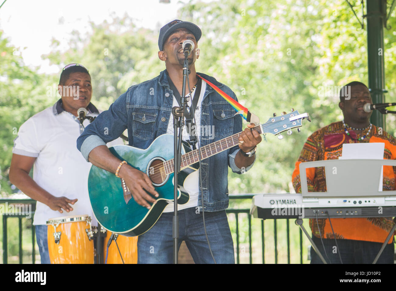 Scafo segnerà nazionale per i rifugiati settimana con una settimana in programma a partire da sabato (17 giugno), prima di scafo diventa una città ufficiale del Santuario sulla giornata mondiale del rifugiato (martedì 20 giugno). Gli eventi inizia il sabato con gig nei giardini - un festival di musica in Queens Gardens celebra la diversità britannico sia localmente che da più ampie parti del Regno Unito. gig nei giardini è anche parte del grande insieme, dove migliaia di celebrazioni sono previste per onorare e celebrare la memoria di jo COX Foto Stock