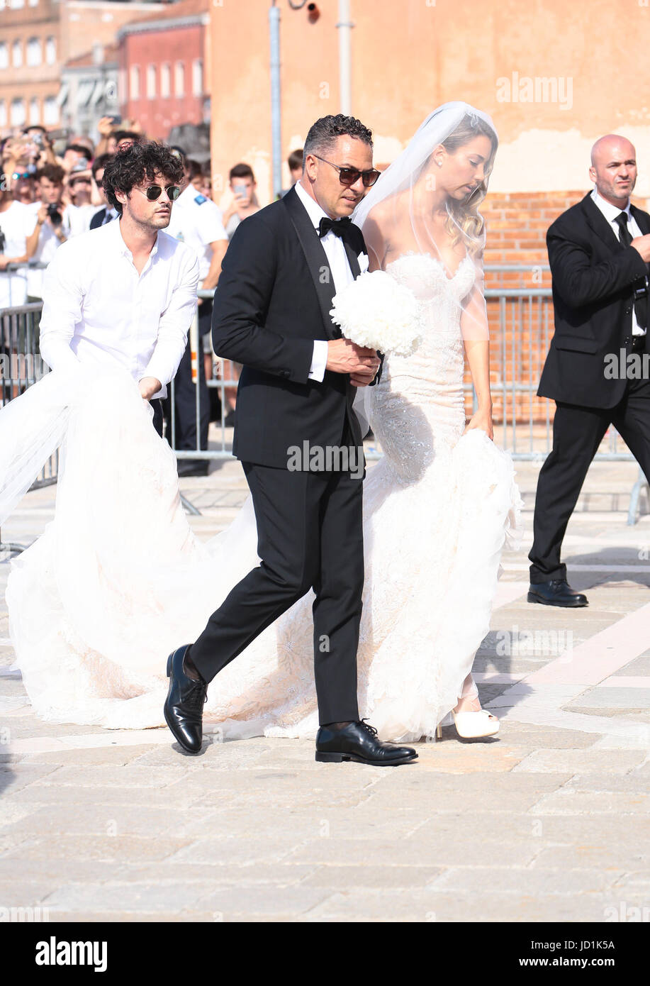 Alice Campello arriva presso la Chiesa del Redentore a Venezia per le nozze  con Alvaro appartamento Morata. Abito: Celebrity sposa Foto stock - Alamy