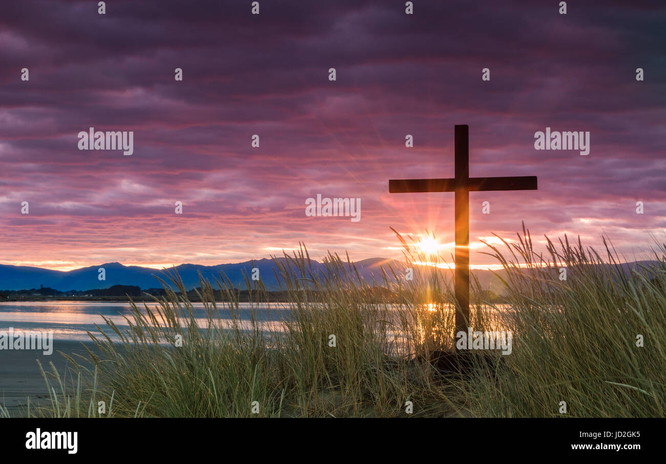 Il sole di mattina ray dare speranza per un nuovo giorno e la speranza di salvezza. Foto Stock